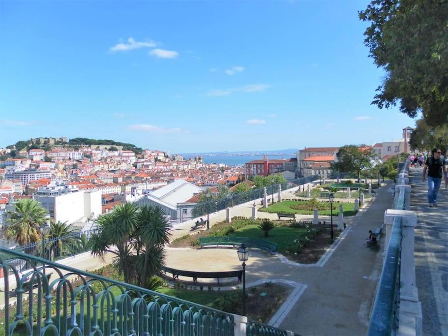 ליסבון C2 Bairro Alto 18Th Century Beautiful Apartment מראה חיצוני תמונה