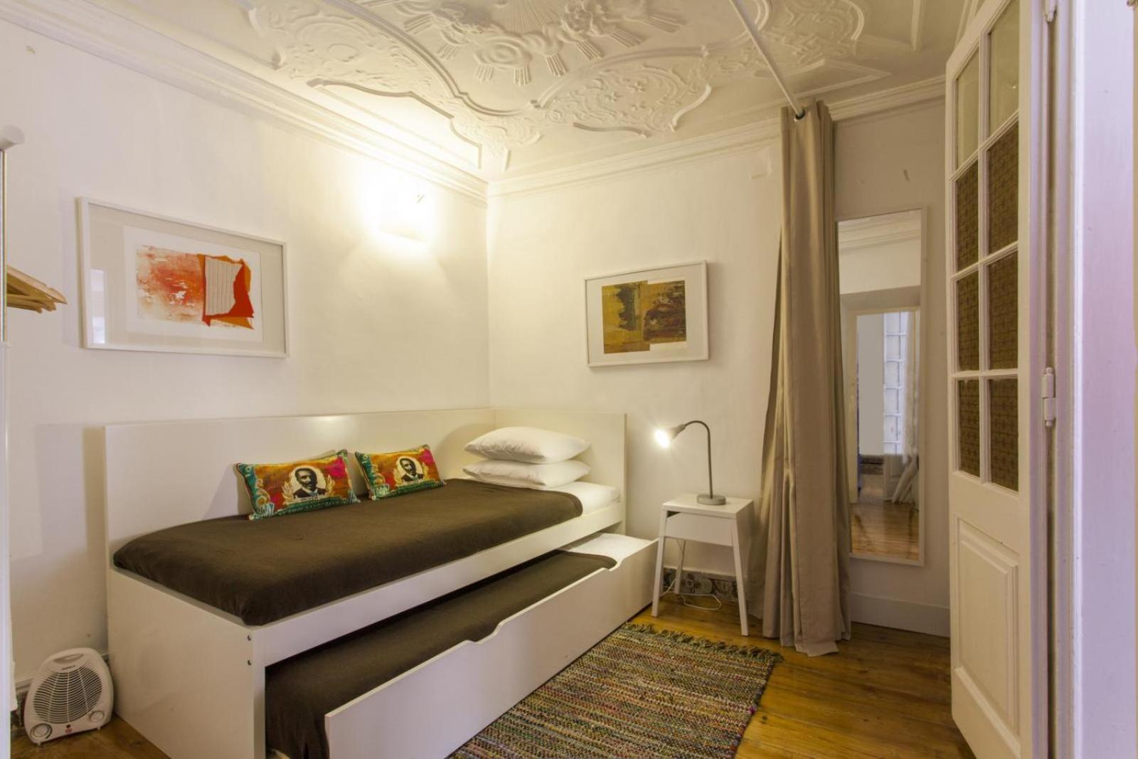 ליסבון C2 Bairro Alto 18Th Century Beautiful Apartment מראה חיצוני תמונה